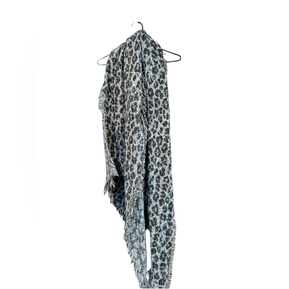 Stun and stay warm! Leopard scarf